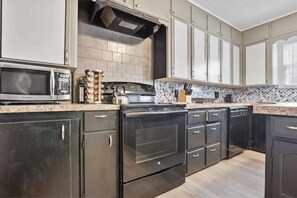 Fridge, microwave, oven, stovetop - Indonesian "Luxury Oasis" - a romantic getaway  (Lubbock)