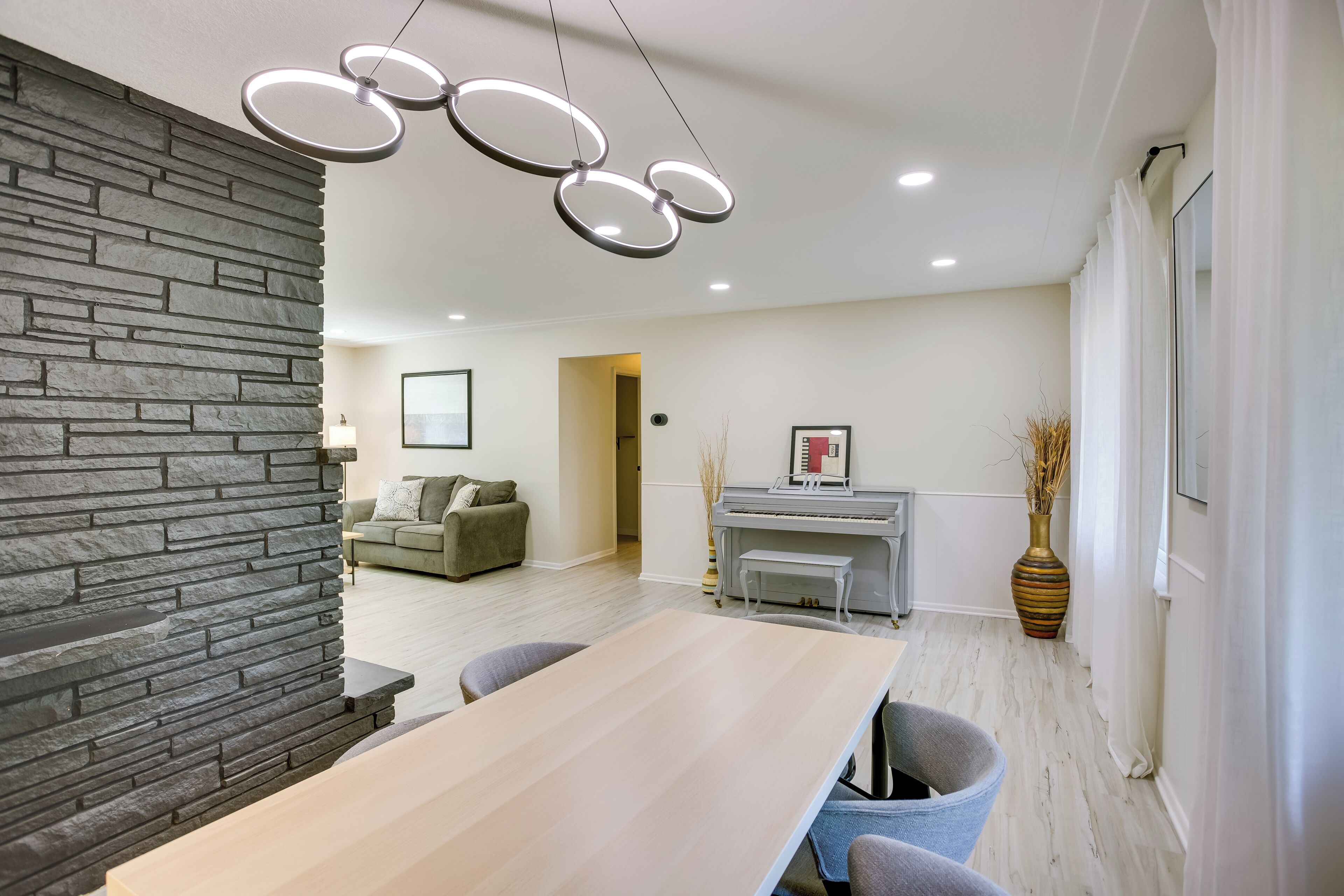 Cozy Minneapolis Home w\/ Air Hockey, Near Downtown
