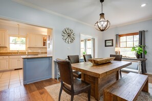 Dining - Home in Cimarron National Golf Club w/ Hot Tub! (Guthrie)