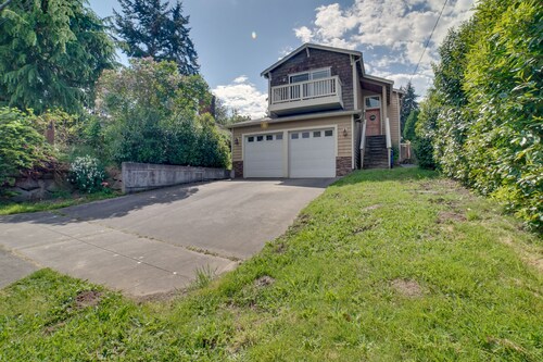 Near Public Transit & Walkable! Airy Seattle Apt