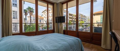 4 chambres, fer et planche à repasser, Wi-Fi, draps fournis