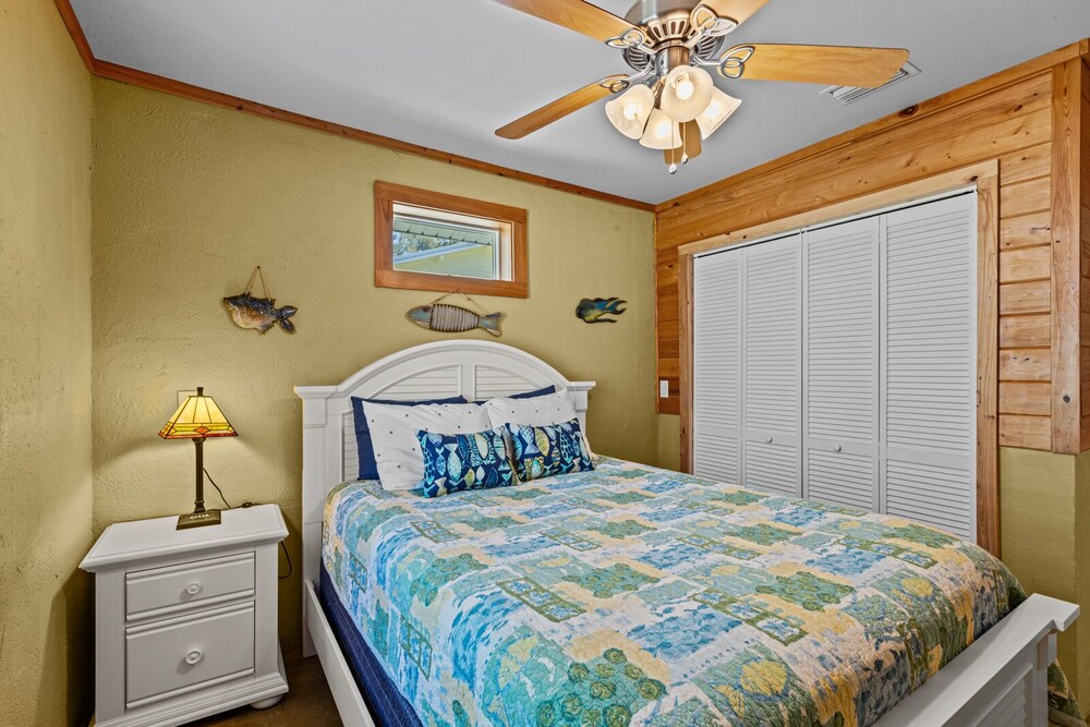 Blue Oyster Canal Home, Free Kayaks & Golf Cart! Cedar Key Vrbo