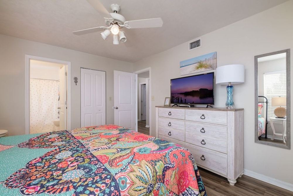 Old Fenimore Mill 1A Pool, Hot Tub, Private Beach, & Pet Friendly