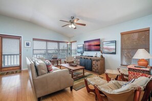 TV - Fenimore Mill 5D - Open Water, Pool, Hot Tub! (Cedar Key)