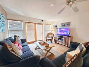 Smart TV - Fenimore Mill 7B - Pool, Hot Tub, Private Beach! (Cedar Key)