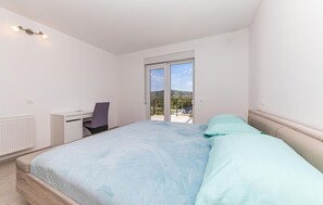 4 slaapkamers, reisbedje, gratis wifi, beddengoed