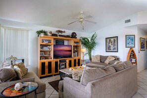 Smart TV - Fenimore Mill 8D - Boat Parking, Pool & Hot Tub! (Cedar Key)