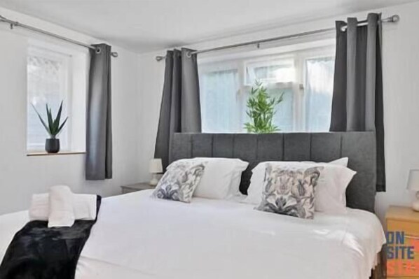 2 bedrooms - 2-BR Flat w. Private Garden near Wimbledon Station | On Site Stays Wimbledon (Wimbledon)