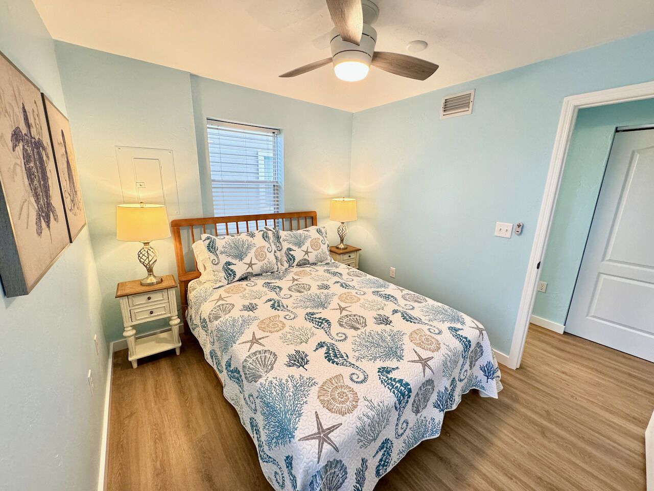 2 bedrooms, travel cot, free WiFi, bed sheets