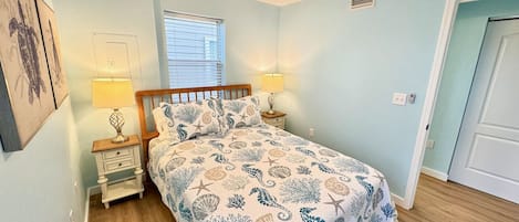 2 bedrooms, travel cot, free WiFi, bed sheets