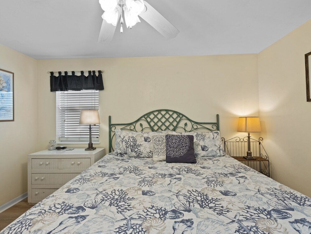 Sunset views Seahorse Landing 402! Pool & Hot tub! Cedar Key Vrbo