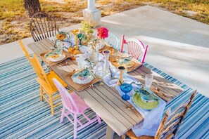Outdoor dining - Chic Retreat, Pool, Hot Tub and Pet Friendly (Fredericksburg)