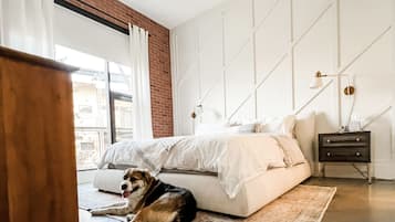 2 bedrooms, desk, iron/ironing board, WiFi (free)