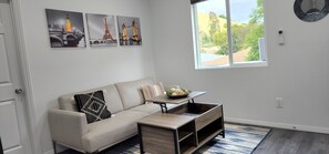 Smart TV - Modern Furnished ADU Near Metro LA – Mid‑Term Ready (Los Angeles,)