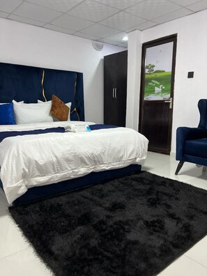 Classic Room | Egyptian cotton sheets, premium bedding, memory-foam beds - Glandov Suites and Apartment (Lagos)
