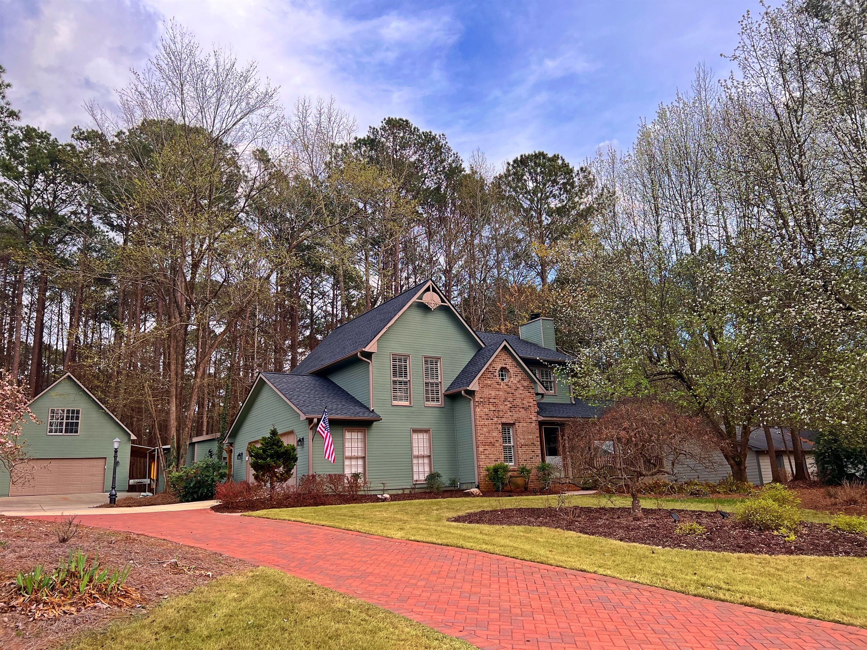 Southern Charm in Peachtree City Georgia FULLY FURNISHED and GOLF CART INCLUDED