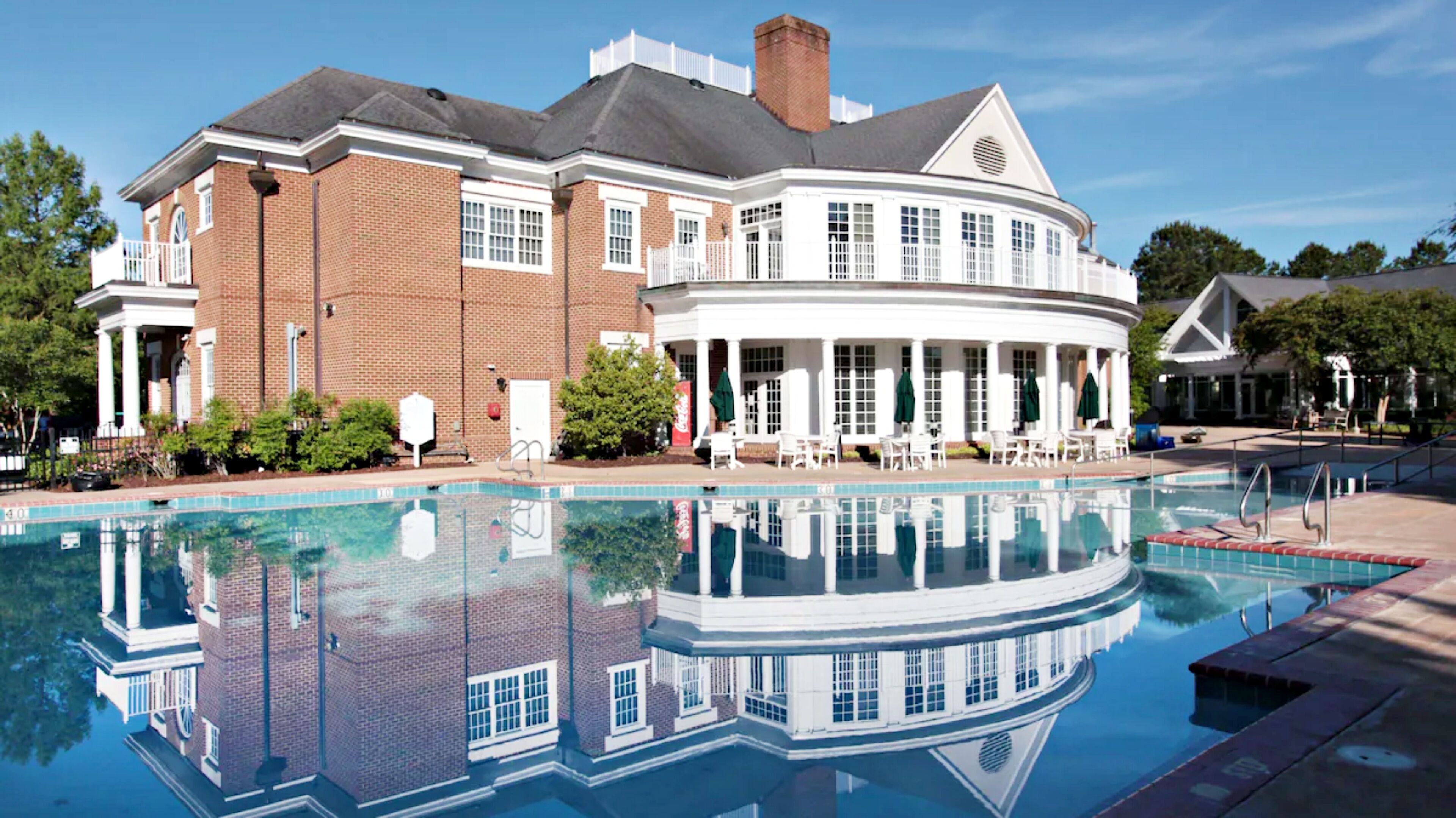 Cozy Colonial Retreat: Charming 1BR in Williamsburg