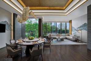 2 restaurants, breakfast, lunch, dinner served; international cuisine