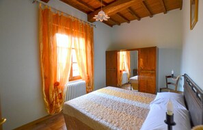 1 chambre, lit parapluie, Wi-Fi gratuit, draps fournis