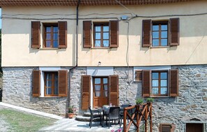 Outdoor dining - Stunning home in Castiglion Fiorentino (Castiglion Fiorentino)