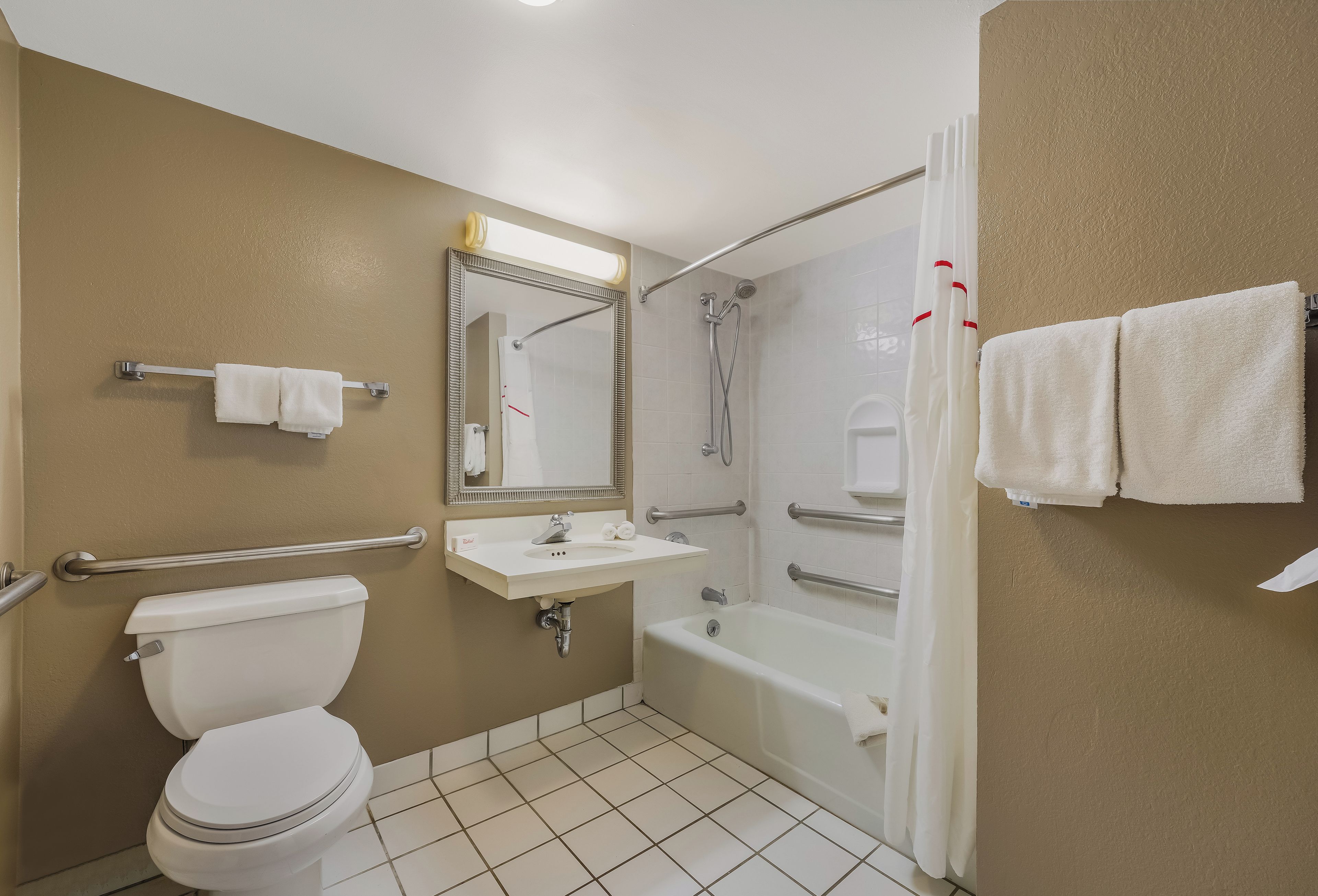 Deluxe Room, 1 King Bed, Accessible, Non Smoking | Bathroom