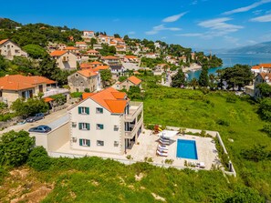 Exterior - Villa Janie is the perfect accommodation for groups (Splitska)