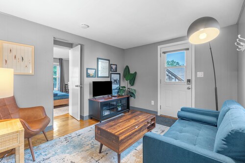 Manchester 1-Bedroom Oasis APT Near Downtown Main Street. Pet-Friendly!