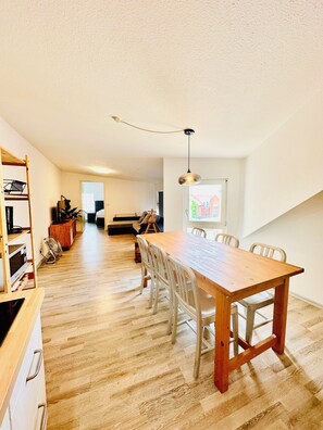 Family Penthouse | Living area - Zentrum Apartmenthaus am Dom Plant Room (Halle (Saale))