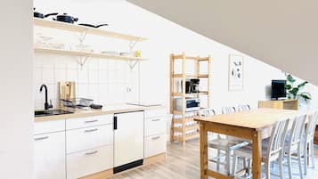 Penthouse Keluarga | Makan di kamar