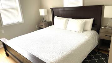 3 habitaciones, tabla de planchar con plancha y cuna de viaje