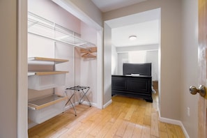 Interior - Gray Place Walkscore90 Wifi (Washington)