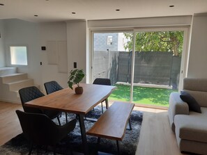 المنشأ ة من الداخل