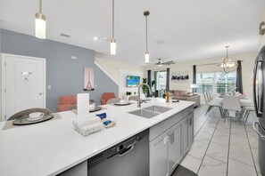 Villa (5 Bedrooms) | Private kitchen | Microwave, oven, stovetop, dishwasher - Frozen, Spiderman and Mickey Rooms, Private Pool! (Kissimmee)