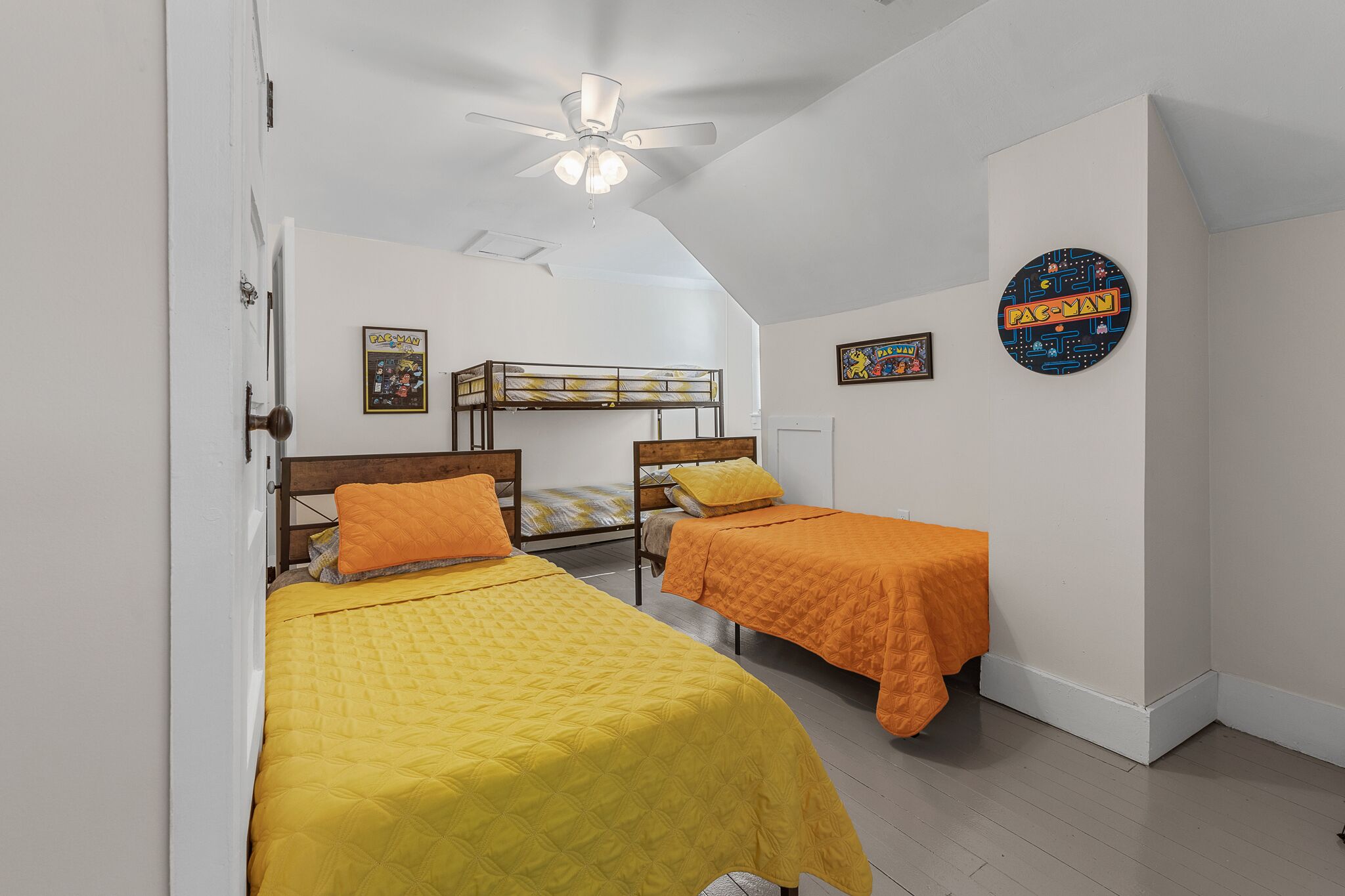 bunk bedroom has twin bunks and 2 twin beds