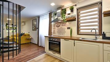 Fridge, oven, stovetop, dishwasher