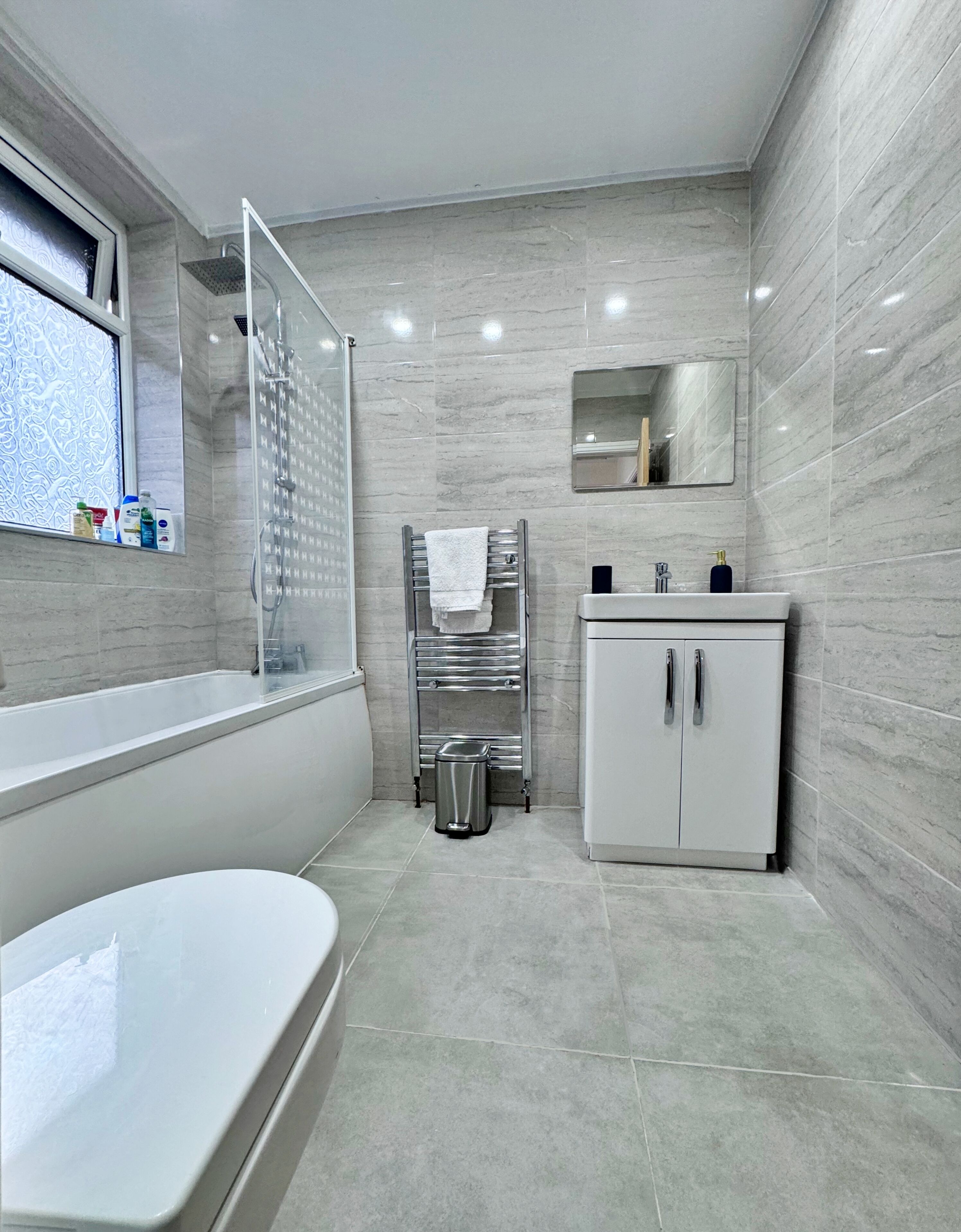 Towels, soap, shampoo, toilet paper