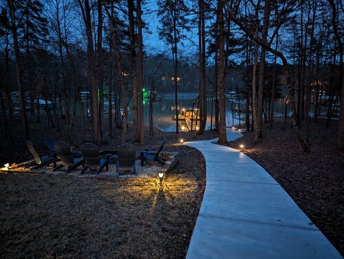 Lakefront ~ Boat ~ Kayaks ~ Fire Pit ~ Private Dock ~ Bar ~ Pool Table