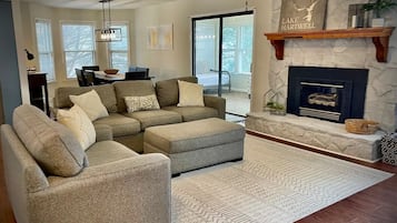 Smart TV, foosball, table tennis, stereo