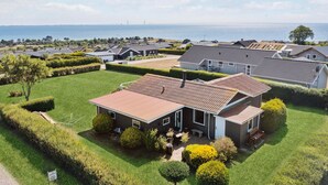 A residential area with houses, a grassy lawn, and a view of the sea. - Awesome home in Slagelse with WiFi (Slagelse)