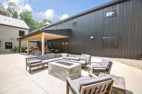 38-Acres of Luxury by Notre Dame, 9BR, Indoor Pool