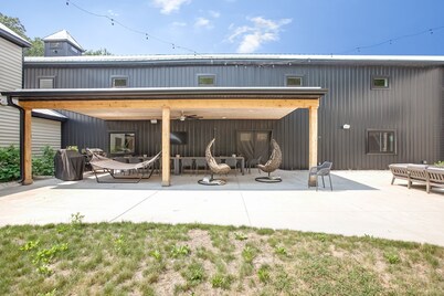 38-Acres of Luxury by Notre Dame, 9BR, Indoor Pool