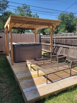 Tina de hidromasaje al aire libre