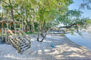Beach - Niceville Retreat w/ Boat Dock, Golf Course & Pool (Niceville)