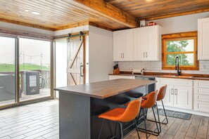 Kühlschrank, Mikrowelle, Herdplatte, Geschirrspüler
