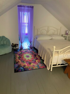 2 slaapkamers, een bureau, een strijkplank/strijkijzer, gratis wifi