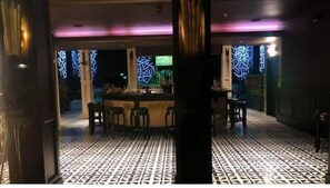 Bar (in der Unterkunft)