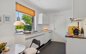 Fridge, microwave, dishwasher, cookware/dishes/utensils