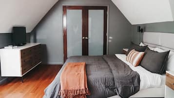 2 bedrooms, desk, free WiFi, bed sheets