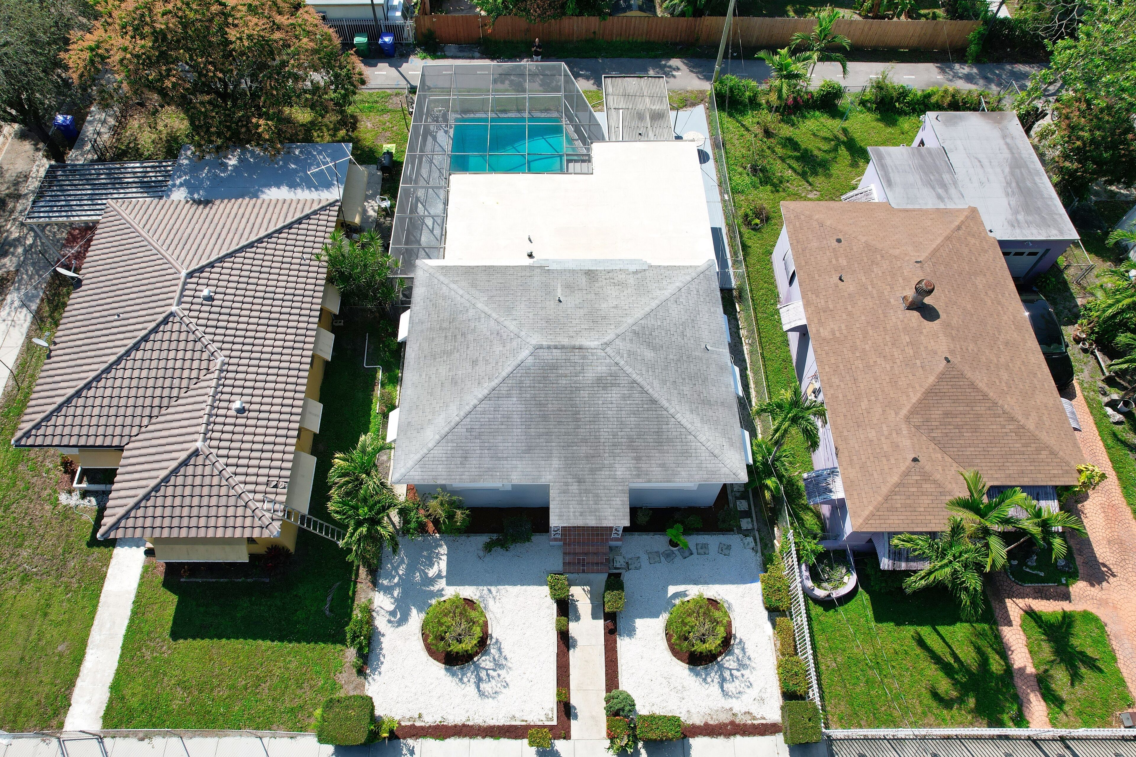 Awesome house with pool! 20 minutes to downtown!