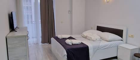 Standard Studio | Soundproofing, free WiFi, bed sheets